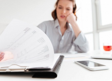 В статье рассмотрены основные расходы, с которыми сталкиваются стороны в арбитражном суде, включая госпошлину, юридические услуги и другие судебные...