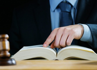 Статья подробно объясняет процесс отмежевания участка от СНТ, шаги для получения права собственности на землю, юридические аспекты и часто задаваем...