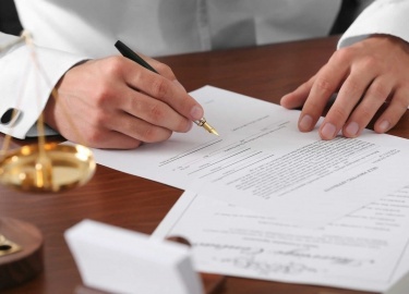 Статья предлагает практические рекомендации по защите прав собственников земельных участков от незаконного изъятия государственными органами. В ней...