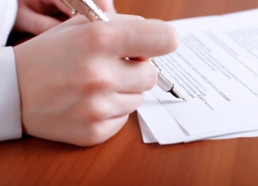 Статья объясняет процесс подачи заявления на банкротство физического лица в Санкт-Петербурге. В ней подробно описаны этапы подачи, включая подготов...