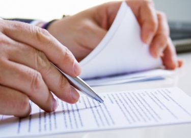 Статья подробно объясняет, как правильно составить претензию продавцу в Санкт-Петербурге, чтобы решить спор о возврате товара или получении компенс...