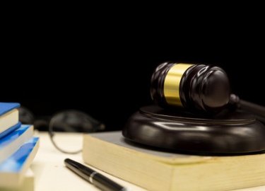 В этой статье подробно описано, как оспорить контракт или договор в арбитражном суде Санкт-Петербурга. Мы рассматриваем основания для оспаривания д...